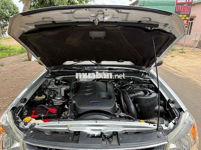 Ford Everest 2013 Số tu động Bạc 7 chỗ
