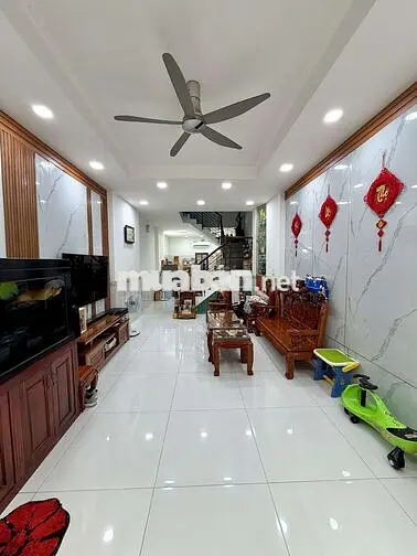 Nhà MT KDC Tên Lửa yên tĩnh, 4x20m, 4 tầng, công viên, nhà đẹp ở ngay