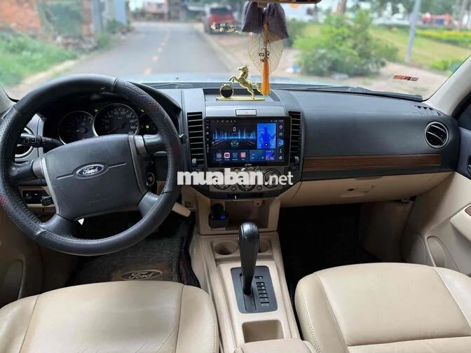 Ford Everest 2013 Số tu động Bạc 7 chỗ
