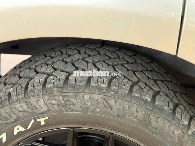 Ford Everest 2013 Số tu động Bạc 7 chỗ