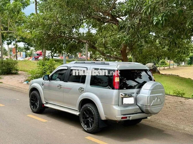 Ford Everest 2013 Số tu động Bạc 7 chỗ