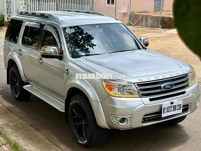 Ford Everest 2013 Số tu động Bạc 7 chỗ