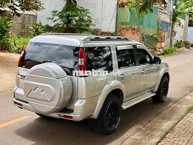 Ford Everest 2013 Số tu động Bạc 7 chỗ