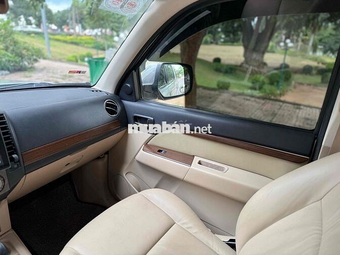 Ford Everest 2013 Số tu động Bạc 7 chỗ