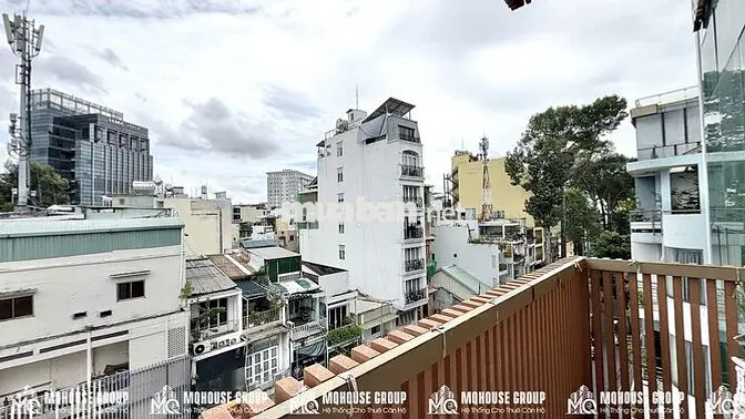 Balcony mặt tiền Trần Quang Khải Q.1 cầu Bông hầm xe thang máy bảo vệ