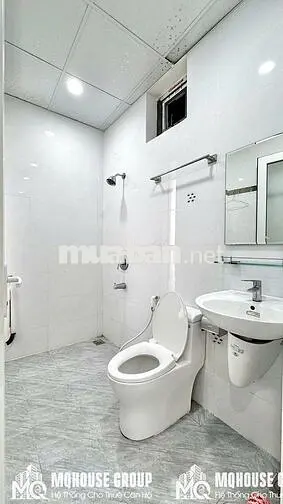 Balcony mặt tiền Trần Quang Khải Q.1 cầu Bông hầm xe thang máy bảo vệ