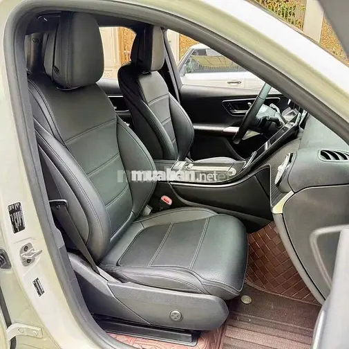 .GLC200 4Matic sx 2024 trắng/đen odo 3v5km