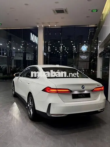 BMW 5 Series 520i Premium 2024 Trắng Tự động