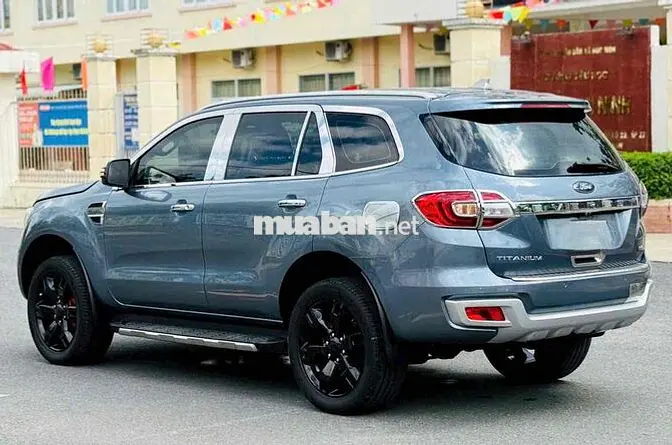 Ford Everest Titanium 2016 1 cầu Xám