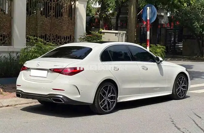 C300 CBU nhập Đức sx 2022 trắng/nâu odo 4v km