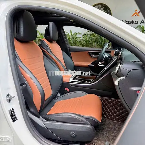 C300 CBU nhập Đức sx 2022 trắng/nâu odo 4v km
