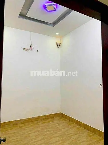 Nhà mới 2 phòng hẻm oôt Hoàng Quốc Việt