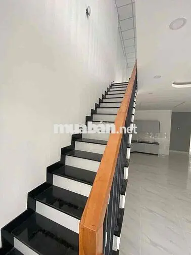 Nhà hẻm xe tải vừa xây xong mới tinh 6x18,5m 1 trệt 1 lầu,