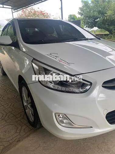 Hyundai Accent Blue 2015 Số tự động Trắng