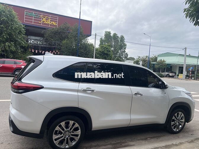 Toyota Innova Cross Hybrid 2015 Trắng