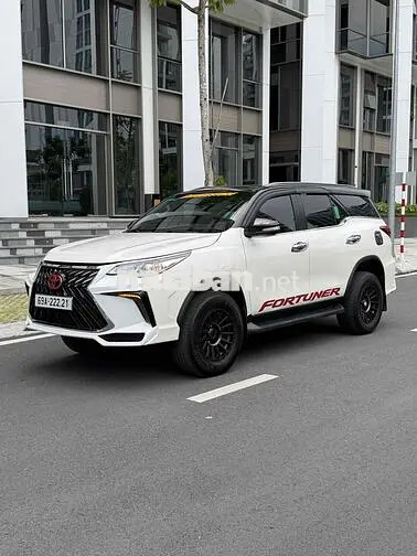 Toyota Fortuner 7 chỗ số tự động trắng