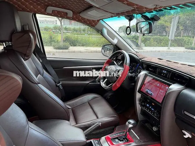 Toyota Fortuner 7 chỗ số tự động trắng
