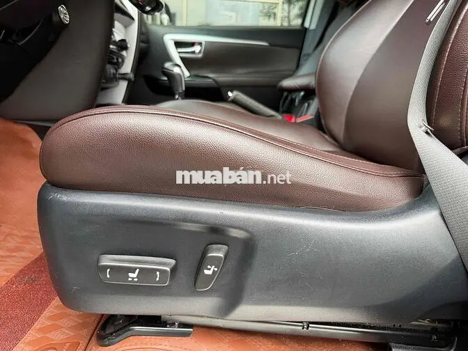 Toyota Fortuner 7 chỗ số tự động trắng