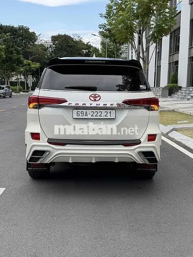Toyota Fortuner 7 chỗ số tự động trắng