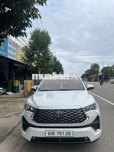 Toyota Innova Cross Hybrid 2015 Trắng
