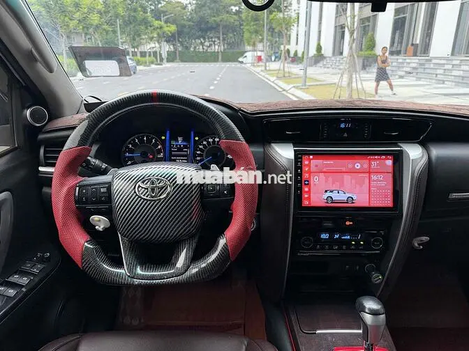 Toyota Fortuner 7 chỗ số tự động trắng