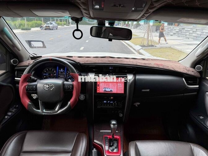 Toyota Fortuner 7 chỗ số tự động trắng