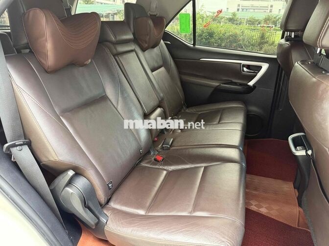 Toyota Fortuner 7 chỗ số tự động trắng