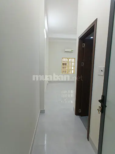 Cho thuê nhà 3 tầng ngay cổng chợ Hạnh Thông Tây có vỉa hè, 4x17, 4PN 