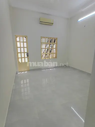 Cho thuê nhà 3 tầng ngay cổng chợ Hạnh Thông Tây có vỉa hè, 4x17, 4PN 