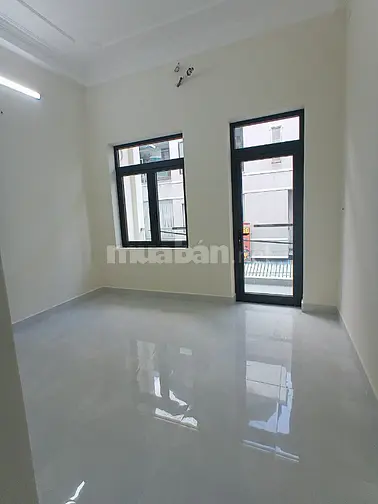 Cho thuê nhà 3 tầng ngay cổng chợ Hạnh Thông Tây có vỉa hè, 4x17, 4PN 