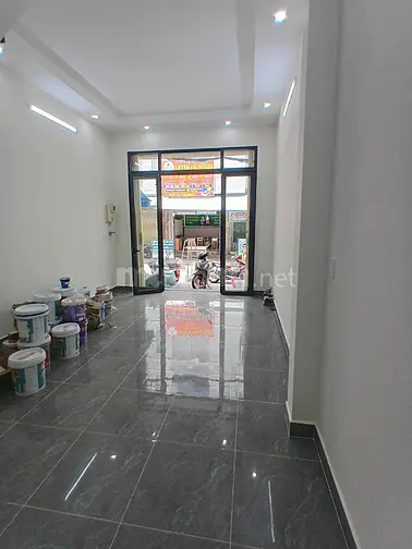 Cho thuê nhà 3 tầng ngay cổng chợ Hạnh Thông Tây có vỉa hè, 4x17, 4PN 
