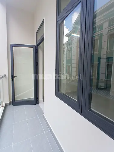 Cho thuê nhà 3 tầng ngay cổng chợ Hạnh Thông Tây có vỉa hè, 4x17, 4PN 