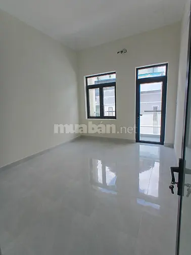 Cho thuê nhà 3 tầng ngay cổng chợ Hạnh Thông Tây có vỉa hè, 4x17, 4PN 