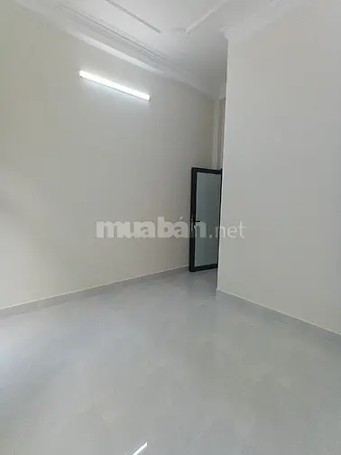 Cho thuê nhà 3 tầng ngay cổng chợ Hạnh Thông Tây có vỉa hè, 4x17, 4PN 