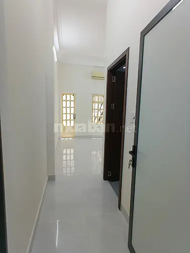 Cho thuê nhà 3 tầng ngay cổng chợ Hạnh Thông Tây có vỉa hè, 4x17, 4PN 