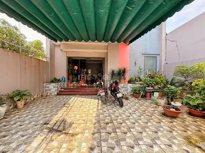 Cho thuê nhà LỚN giá TỐT ngay đại học Nguyễn Tất Thành