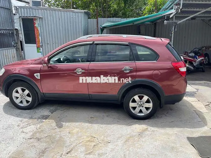 Chevrolet Captiva màu Đỏ