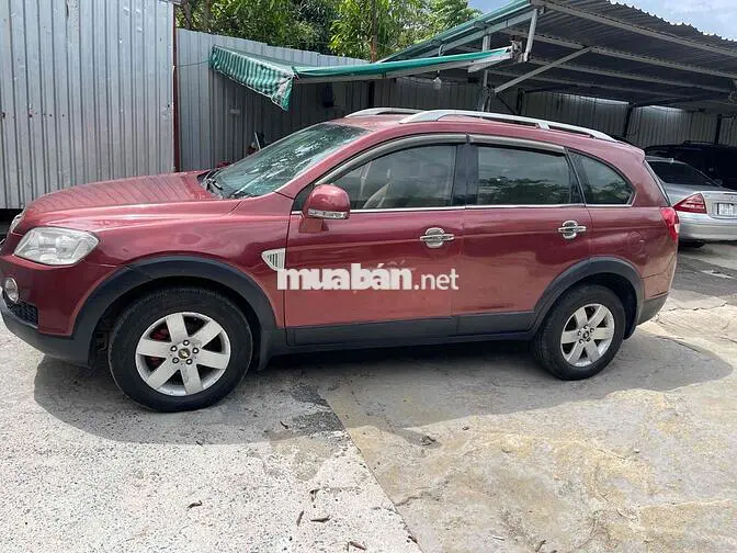 Chevrolet Captiva màu Đỏ