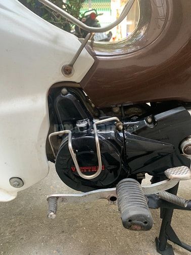 Cầnbans xe cup 50cc liên doanh Đài Loan màu nâu