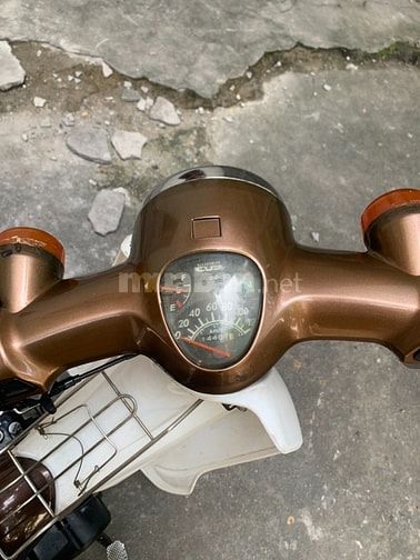 Cầnbans xe cup 50cc liên doanh Đài Loan màu nâu