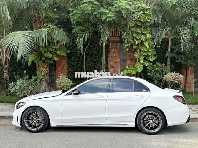 Mercedes C300 AMG Facelift 2019 Trắng Tự động