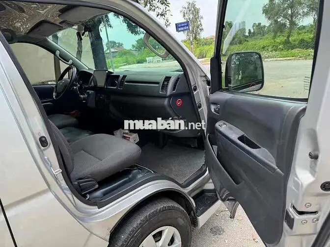 Toyota Hiace 2018 Dầu 100k km Bạc
