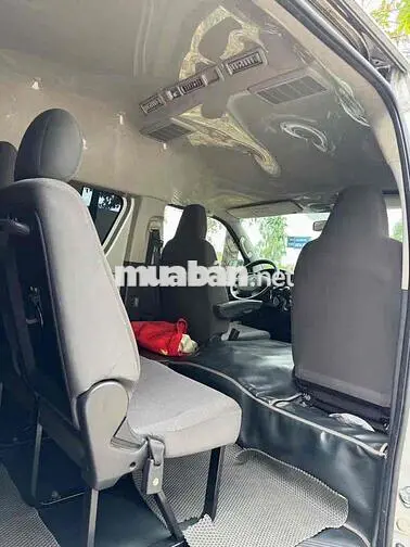 Toyota Hiace 2018 Dầu 100k km Bạc