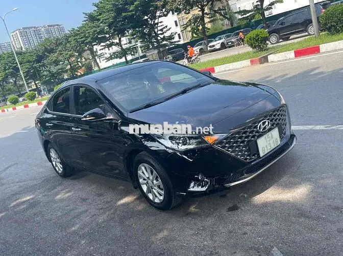 Hyundai Accent Số tự động màu Đen