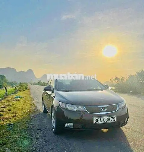 Cần tiền trả nợ nên bán Kia Forte 2012 MT
