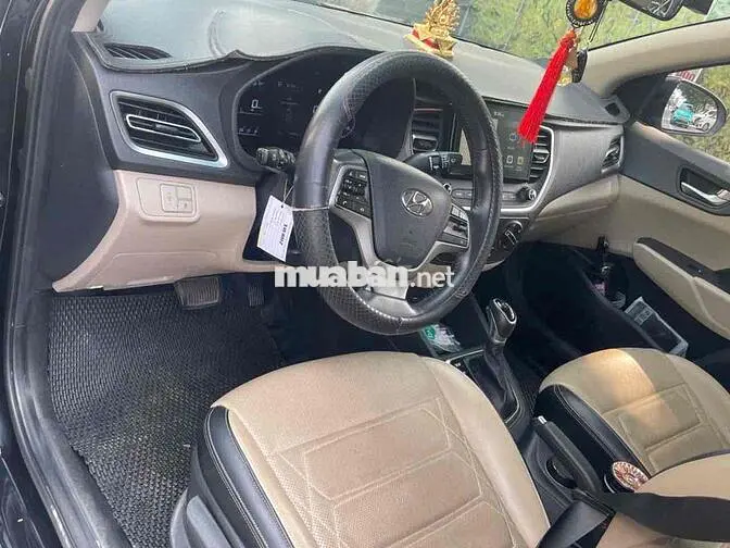 Hyundai Accent Số tự động màu Đen