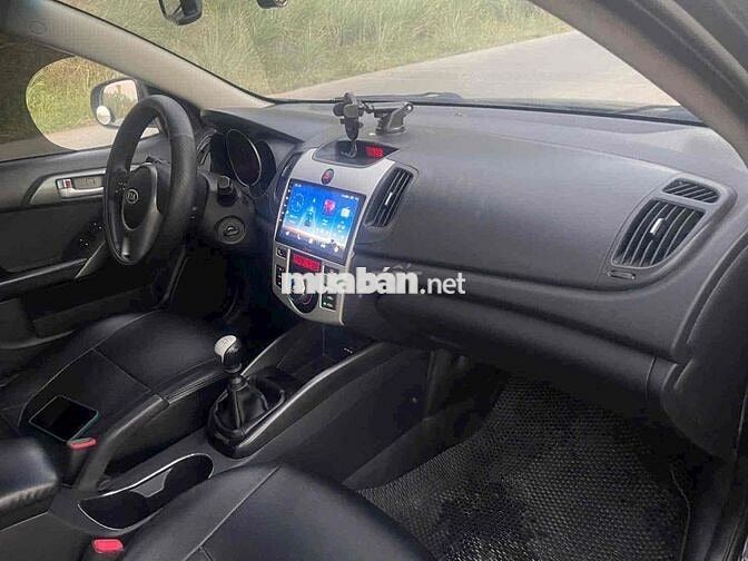 Cần tiền trả nợ nên bán Kia Forte 2012 MT