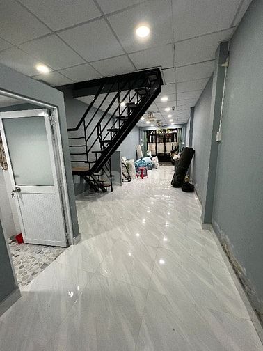     🎯 CHỈ 5 PHÚT ĐẾN QUẬN 1 – NHÀ 42,2m² – SỔ HỒNG RIÊNG – GIÁ TỐT