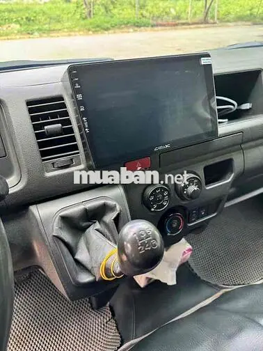 Toyota Hiace 2018 Dầu 100k km Bạc