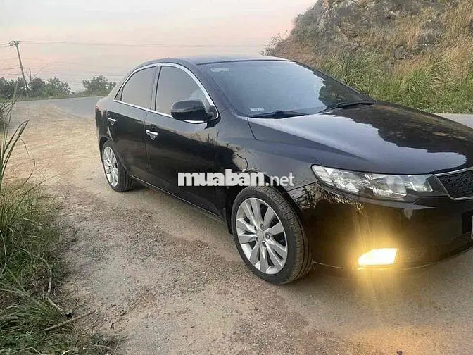 Cần tiền trả nợ nên bán Kia Forte 2012 MT